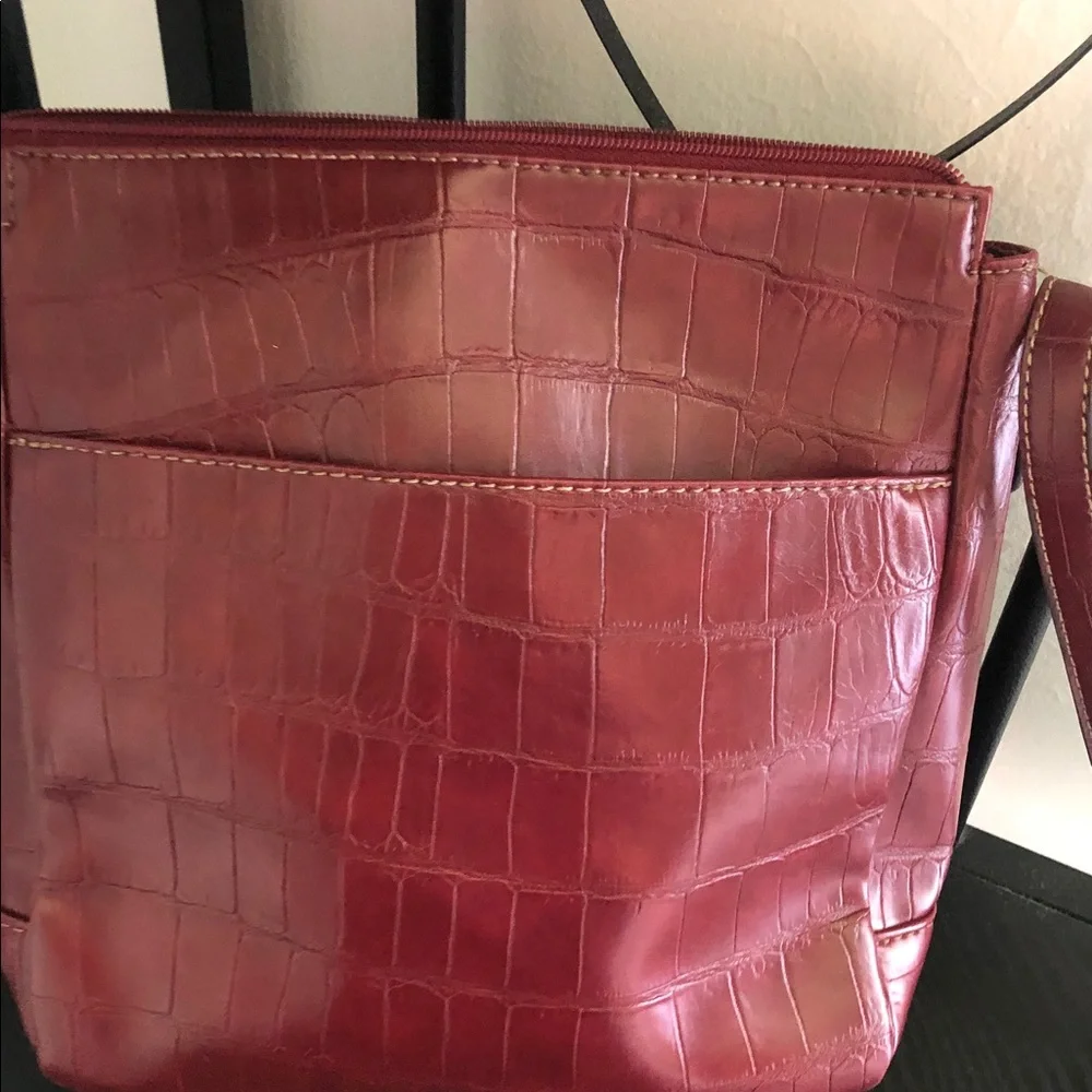 Relic fall Burgundy Croc-Embossed Crossbody Bag